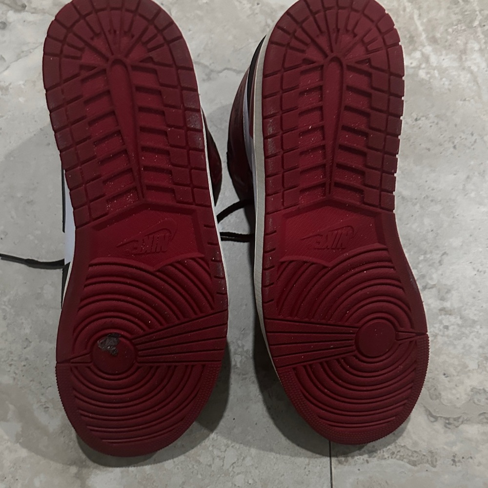 Jordan 1 retro high OG - Picture 3 of 4